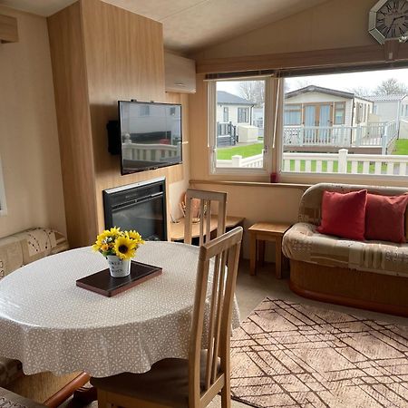 Cosy 3 Bedroom Caravan, เซาธ์เซอร์นีย์ ภายนอก รูปภาพ