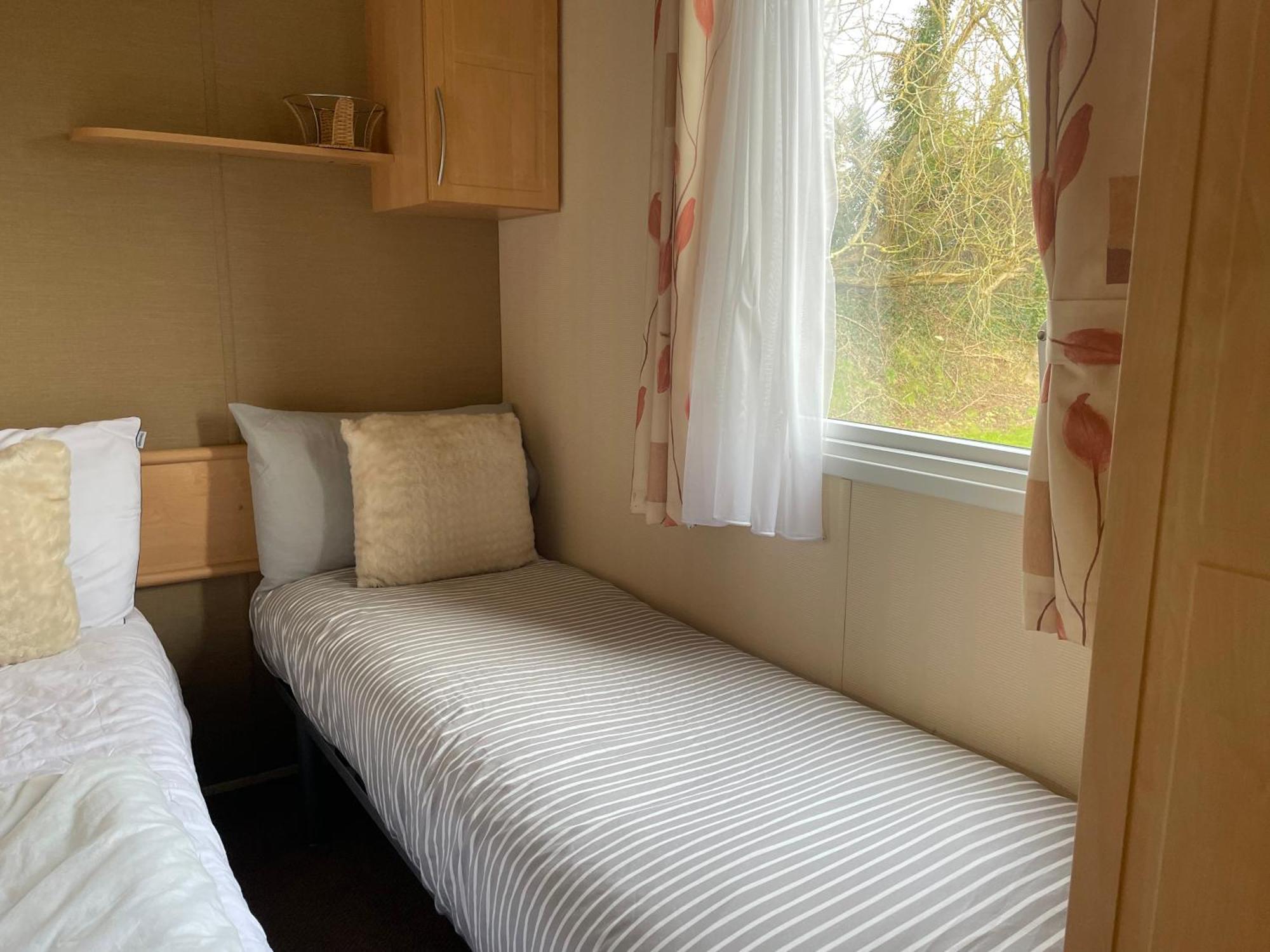 Cosy 3 Bedroom Caravan, เซาธ์เซอร์นีย์ ภายนอก รูปภาพ