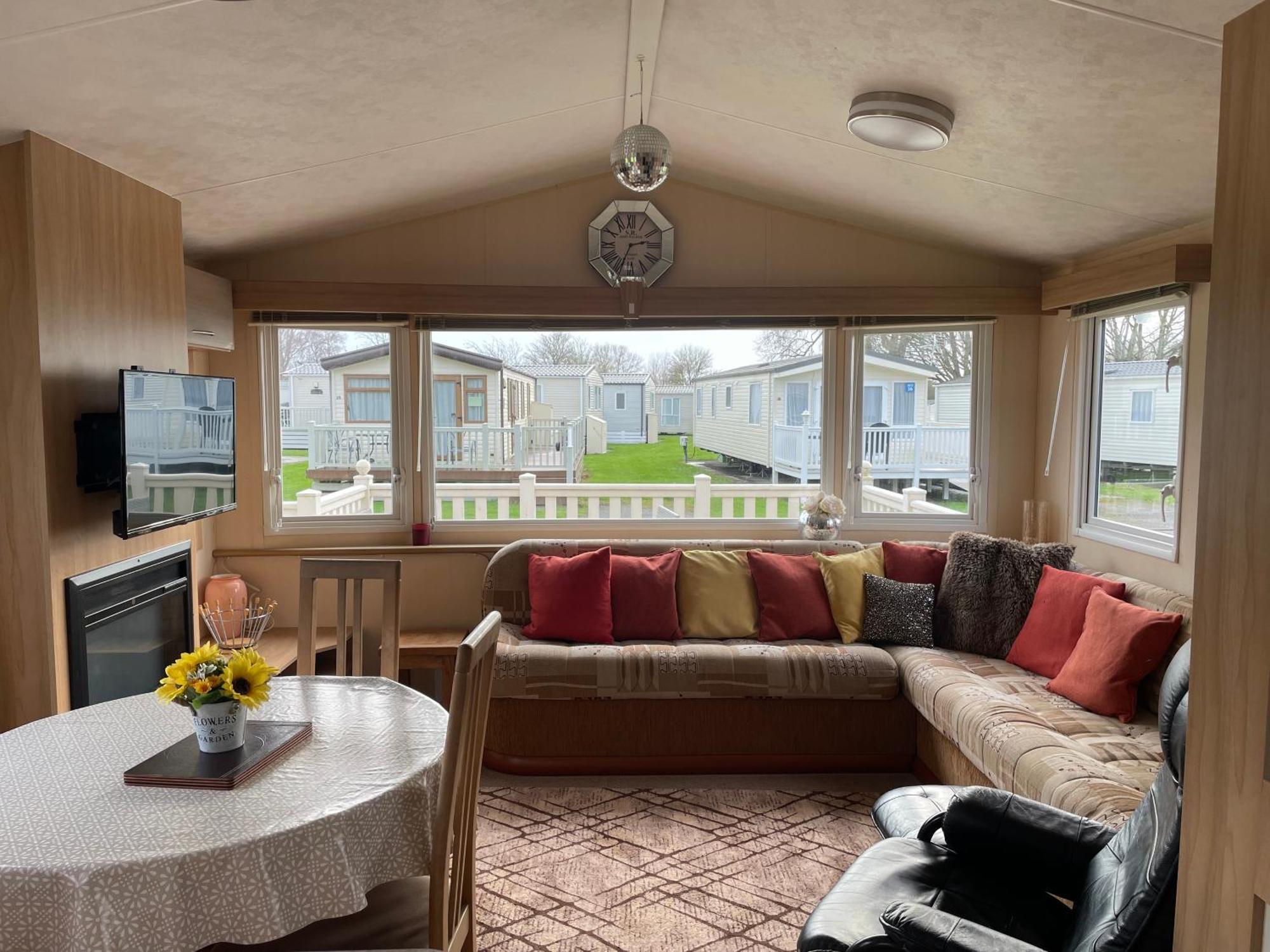 Cosy 3 Bedroom Caravan, เซาธ์เซอร์นีย์ ภายนอก รูปภาพ