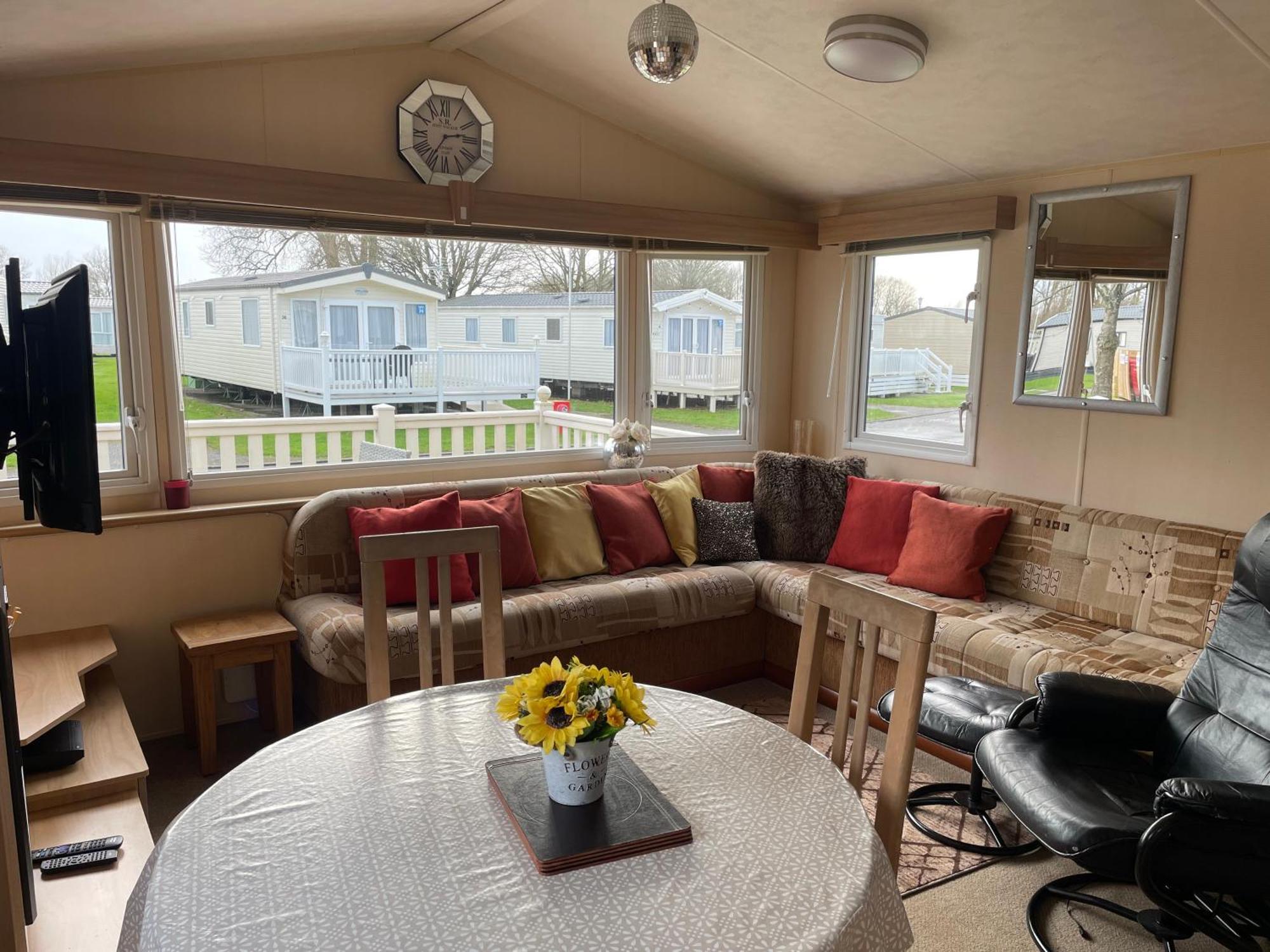 Cosy 3 Bedroom Caravan, เซาธ์เซอร์นีย์ ภายนอก รูปภาพ